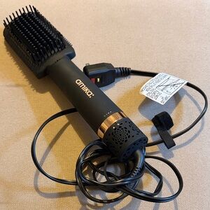 Amika Black Thermal Hair Styling Brush 💁🏻‍♀️